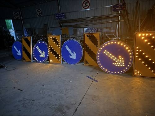 吉林吉林河南太阳能交通标牌 河南自发光交通路标牌厂家